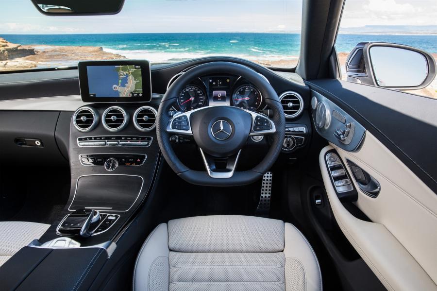 Торпедо Mercedes-Benz C300 Cabriolet AMG Line 2016 года  (AU) (фото 10 из 24)